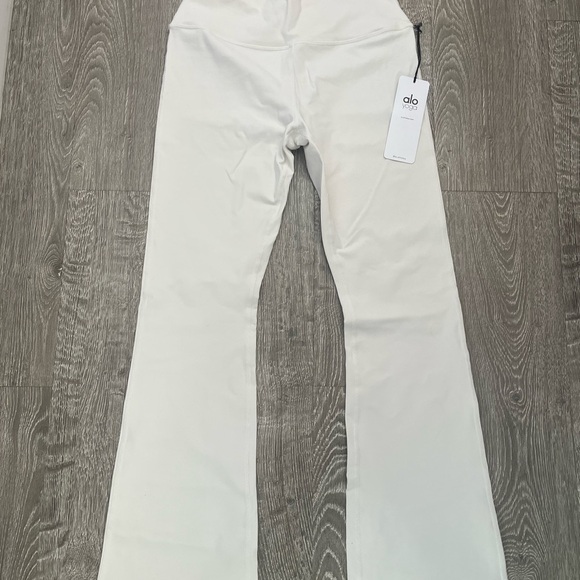 Alo Yoga Ivory Airbrush High-Waist 7/8 Bootcut Leggings, Size: L (Women) - Picture 6 of 8